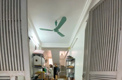 Cho thuê nhà Tôn Đức Thắng, Đống Đa 23m 3 tầng 2PN 5 Triệu